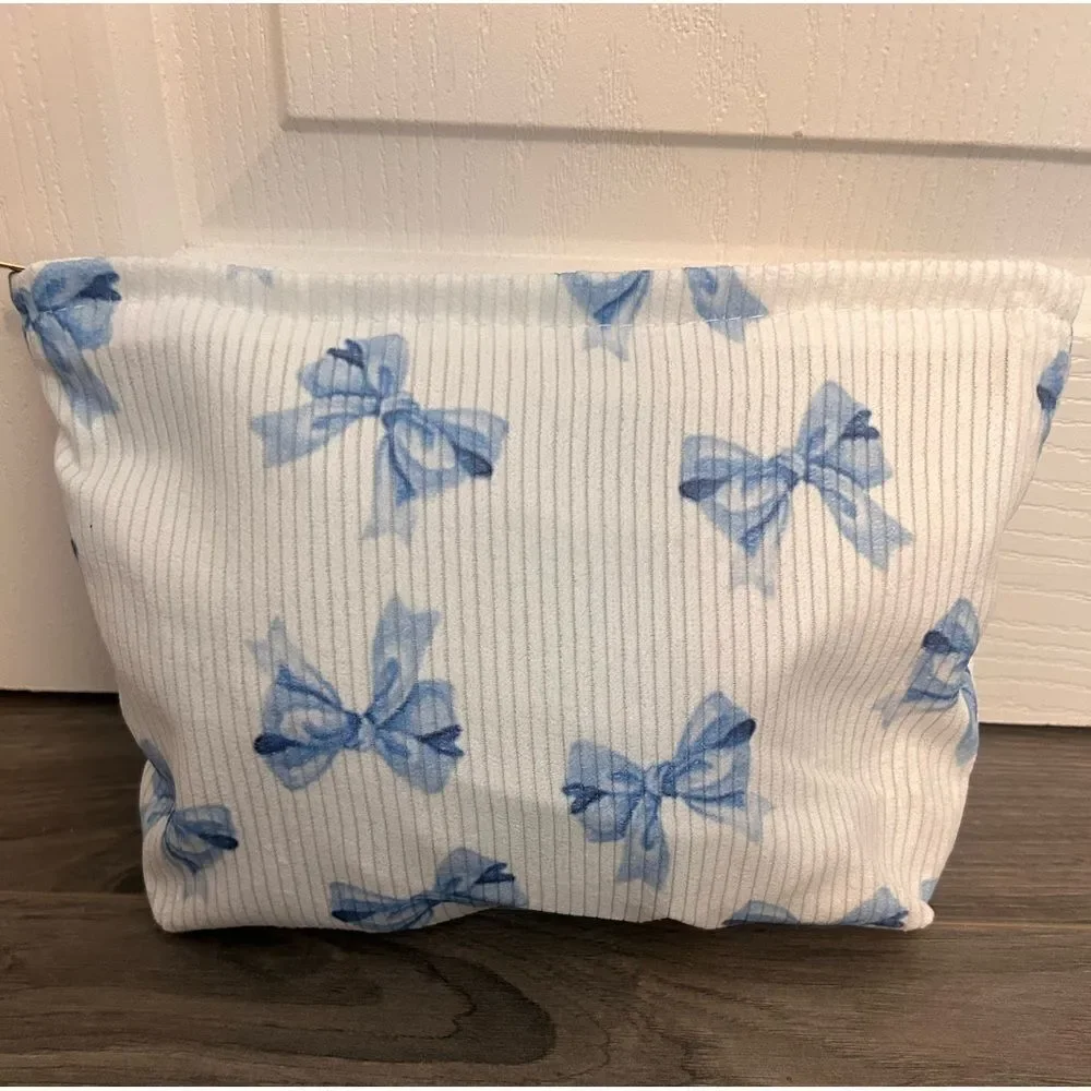 NWT cute bow cosmetics bag